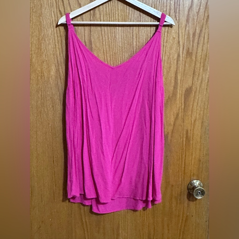 Torrid sz 4 Women's Hot Pink‎ V-Neck Sleeveless Tank Top flowy